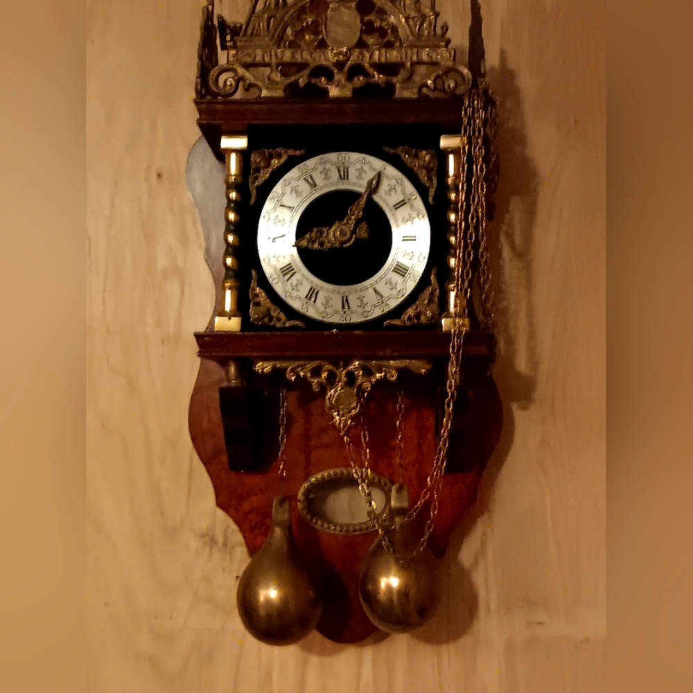 Clock. Sorry item sold on neighbors